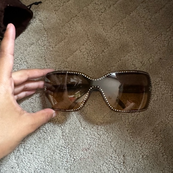 Chanel sunglasses - Picture 2 of 5